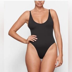 SKIMS Essential Scoop Neck Bodysuit Black Size S/M